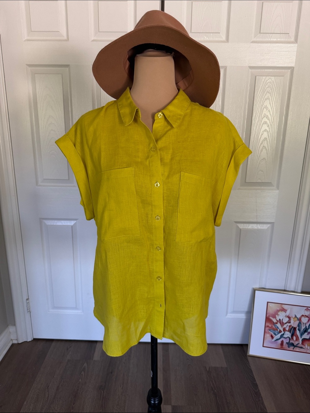 Women's Short-Sleeve Button-Down Shirt in Yellow green linen